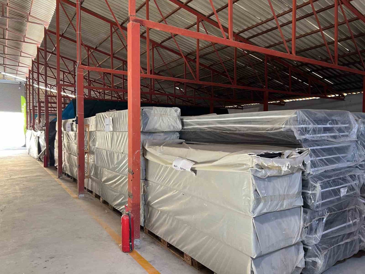 Kocaeli Derince\'deki Ahbap deposunda 895 çadır ve 600 yatak kullanılmaz durumda
