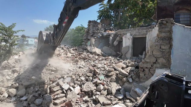 Konak Belediyesi metruk yapılarla mücadelede 384 binayı yıkarak kent estetiğini koruyor
