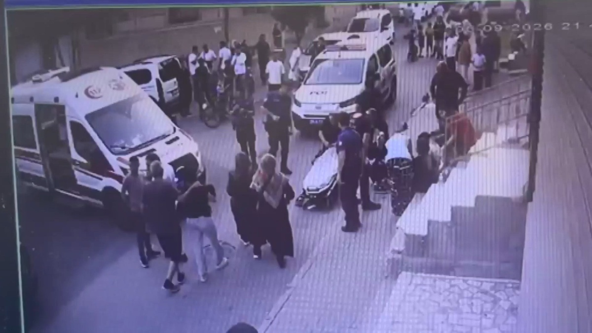 Sokakta oyun oynayan çocuk, alacak kavgasının silahlı çatışmasında yaralandı