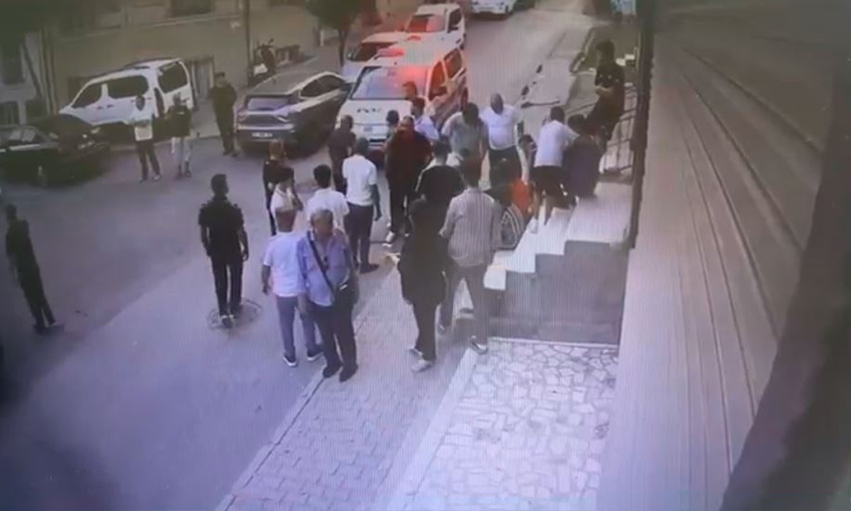 Küçükçekmece\'de alacak verecek kavgasında 11 yaşındaki çocuk seken kurşunla yaralandı