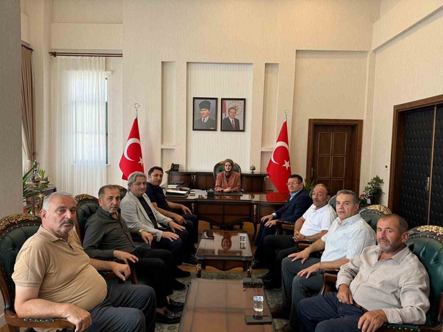 Kuluncak Belediye Başkanı Erhan Cengiz, Kaymakam Gizem Bayguş'u makamında ziyaret etti