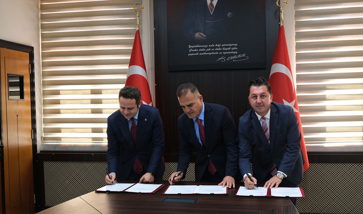 Marmaris\'te esnaf odası binası 15 yıllığına ücretsiz mesleki eğitim merkezi oldu
