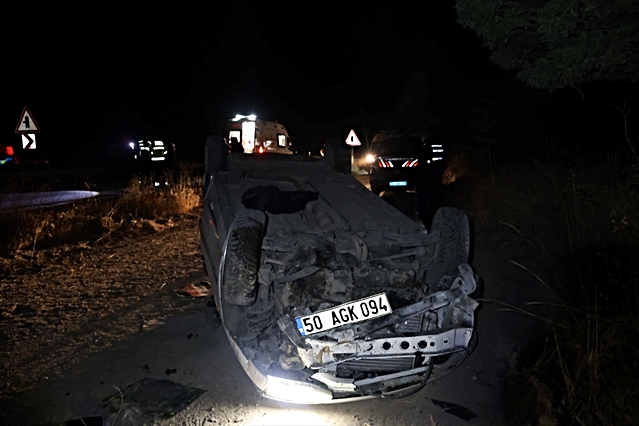 Nevşehir'de devrilen otomobilde 5 kişi yaralandı