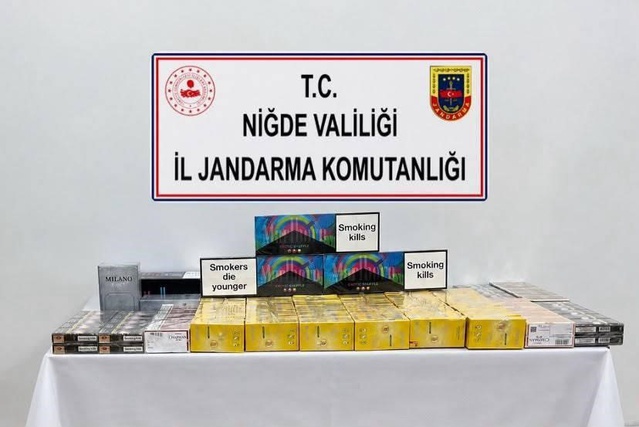 Niğde'de otoyol kontrolünde araçta 300 paket kaçak sigara ele geçirildi