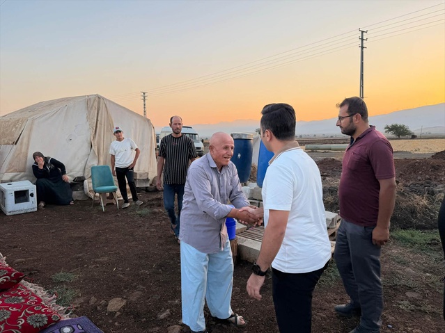 Nurdağı Kaymakamı Erciyas, Gözlühüyük'te tarım işçilerinin çadırlarını ziyaret etti