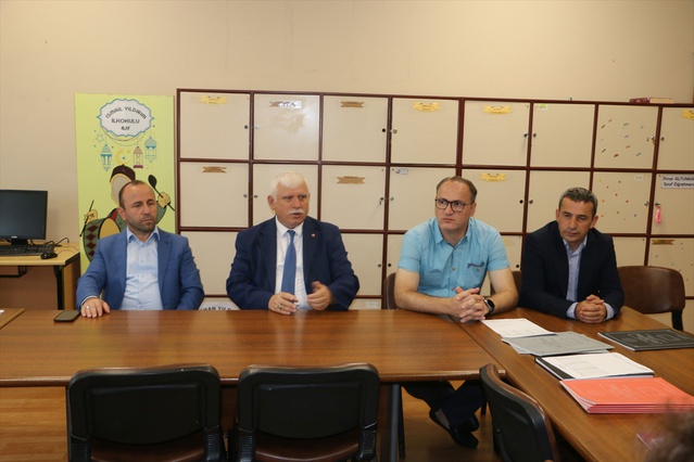 Trabzon Of'ta ilkokulda uyum programı başladı, müdür öğrencileri ziyaret etti