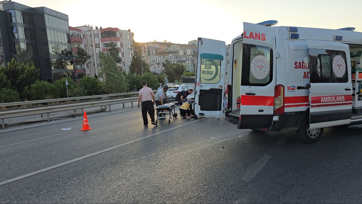 Mudanya\'da motosiklet sürücüsü otomobille çarpıştı, hastaneye kaldırıldı