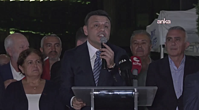 Özgür Çelik'ten Üsküdar'da başkan vekilliği seçimi öncesi açıklama: Dört meclis üyesini İstanbul dışına çıkardılar