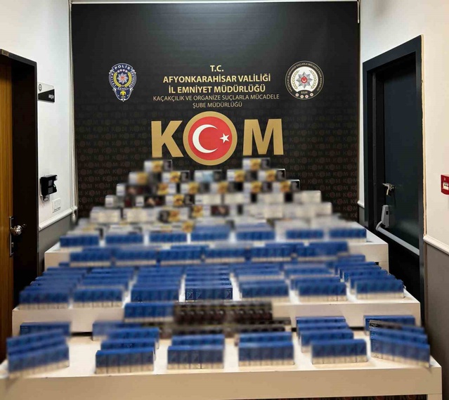 Afyonkarahisar Dinar'da polis baskınında bin paket kaçak sigara ile makaron ele geçirdi