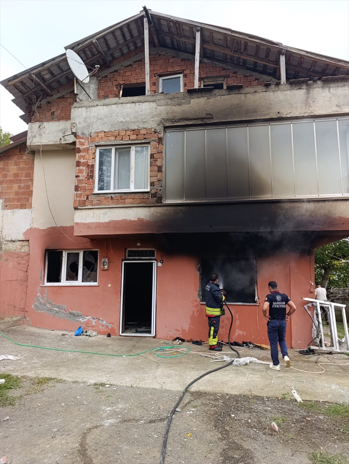 Samsun Ayvacık'ta müstakil evde çıkan yangında 50 yaşındaki kadın yaşamını yitirdi