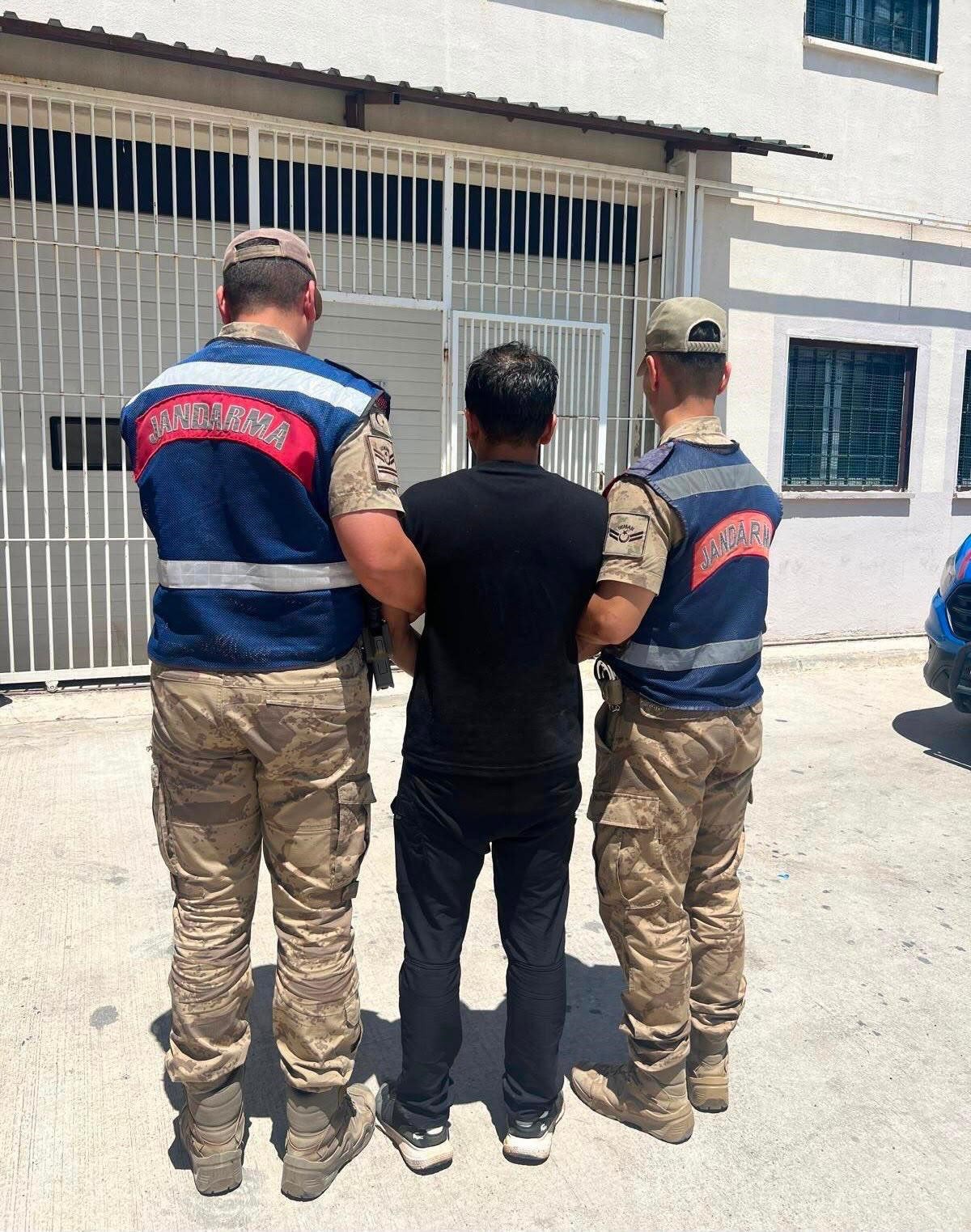 Şanlıurfa'da silahla yağma hükümlüsü Karaköprü'de jandarma operasyonuyla yakalandı