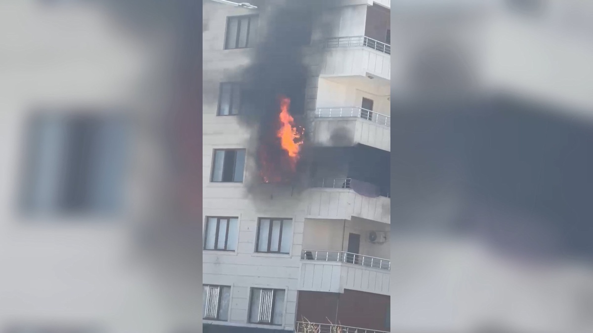 Şanlıurfa\'da 8 katlı binada yangın çıktı; daire kül oldu, sakinler tahliye edildi