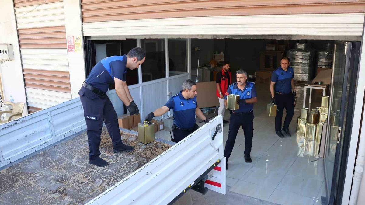 Şanlıurfa Haliliye\'de depodaki 875 kilo sade yağa zabıta el koydu