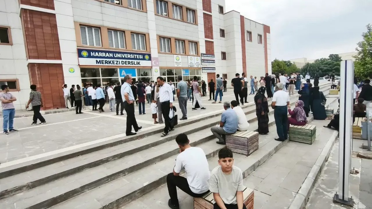Şanlıurfa\'da KPSS oturumu ulaşım engeli nedeniyle 30 dakika geç başladı