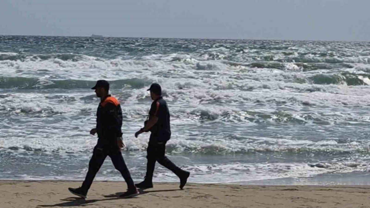 Tekirdağ Saray\'da olumsuz hava koşulları nedeniyle plajlarda bugün denize giriş yasaklandı