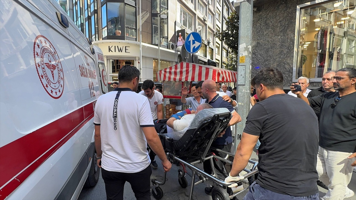 Şişli\'deki iş yeri yangınında birinci kattan atlayan kişi yaralandı, 1 kişi dumandan etkilendi