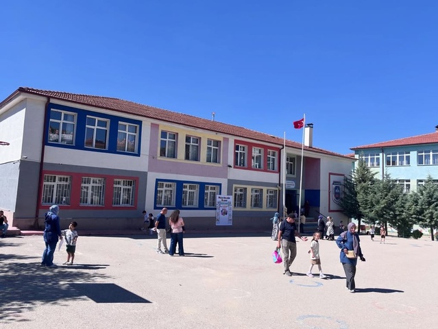 Sivrihisar'da minik öğrenciler uyum haftasıyla ders başı yaptı