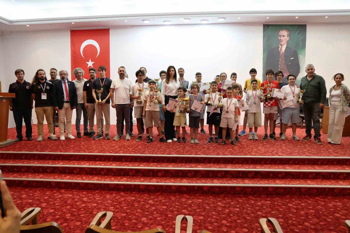 Söke'de 15. Ulusal Satranç Turnuvası sona erdi, 172 sporcu 80 bin TL ödül için yarıştı