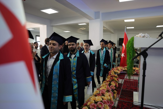 Türkiye Maarif Vakfı'nın Halep Azez'deki liselerinden 38 öğrenci mezun oldu