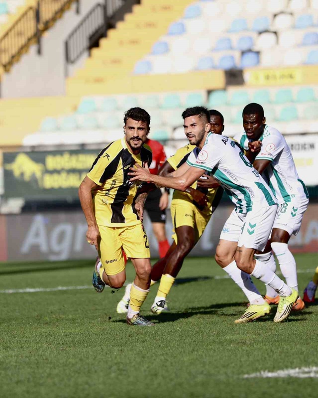 Trendyol 1. Lig'de İstanbulspor, Iğdır FK'ya uzatmalarda son dakika golüyle mağlup oldu