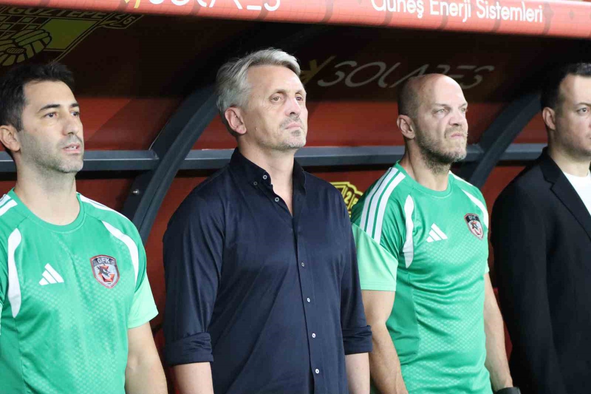 Süper Lig\'de Göztepe sahasında Gaziantep FK\'ya ilk yarıda 4-0 mağlup durumda