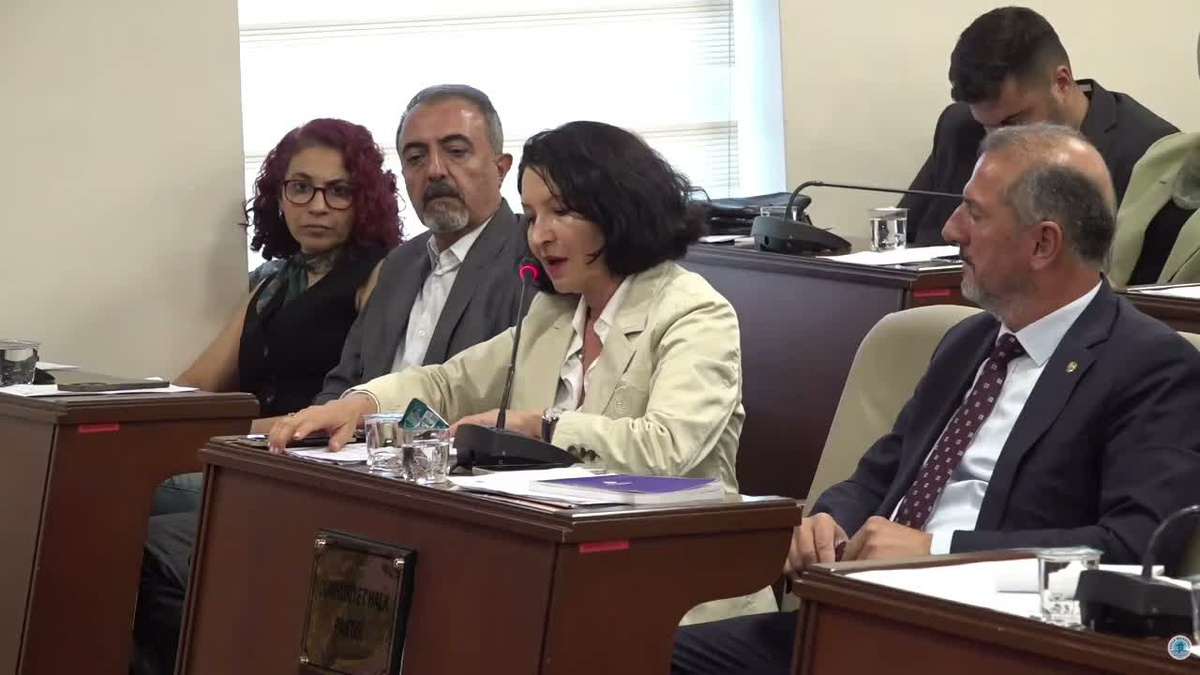 Ülkü İnanlı\'dan AKP’ye geçen Eren Ali Bingöl\'e Tuzla Meclisi\'nde sert tepki: 84 bin 94 seçmene özür borcunuz var