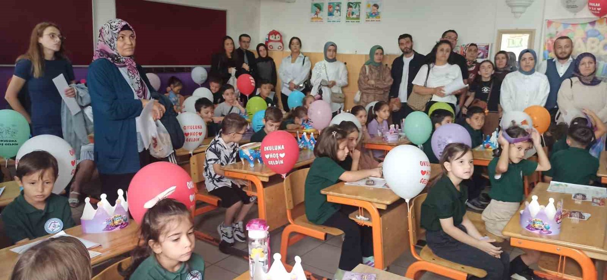 Samsun İlkadım\'da Uyum Haftası\'nda minik öğrenciler palyaço gösterisiyle karşılandı