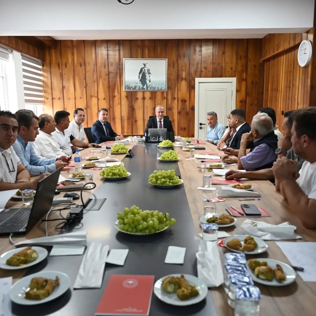 Denizli'de üzüm sektörü sorunları ve fiyatlar istişare toplantısında ele alındı
