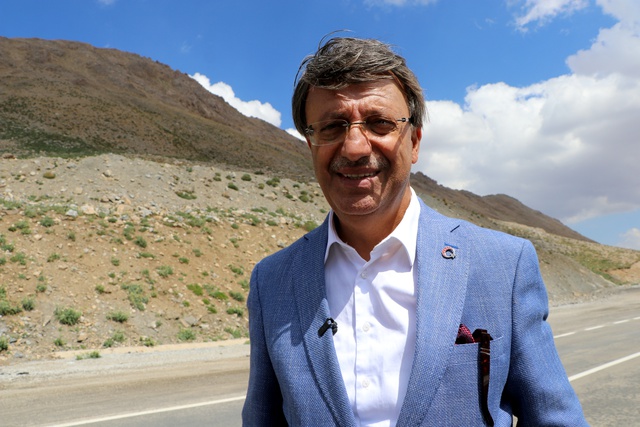 Saatler süren tehlikeli yol tarih oluyor