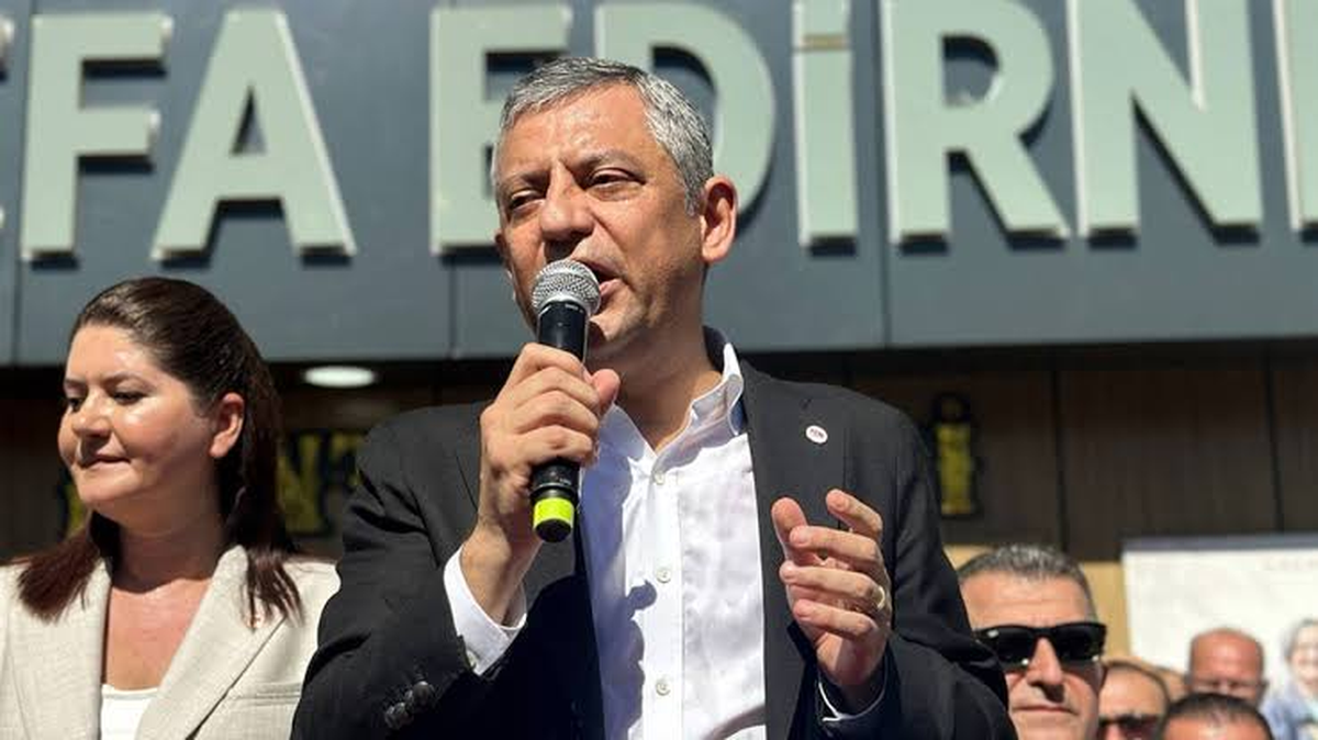 Özgür Özel, Avrupa şampiyonu Filenin Sultanları\'nı arayıp tebrik etti