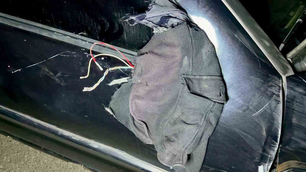 Afyonkarahisar Bolvadin\'de yola çıkan adam, otomobilin çarpmasıyla hayatını kaybetti