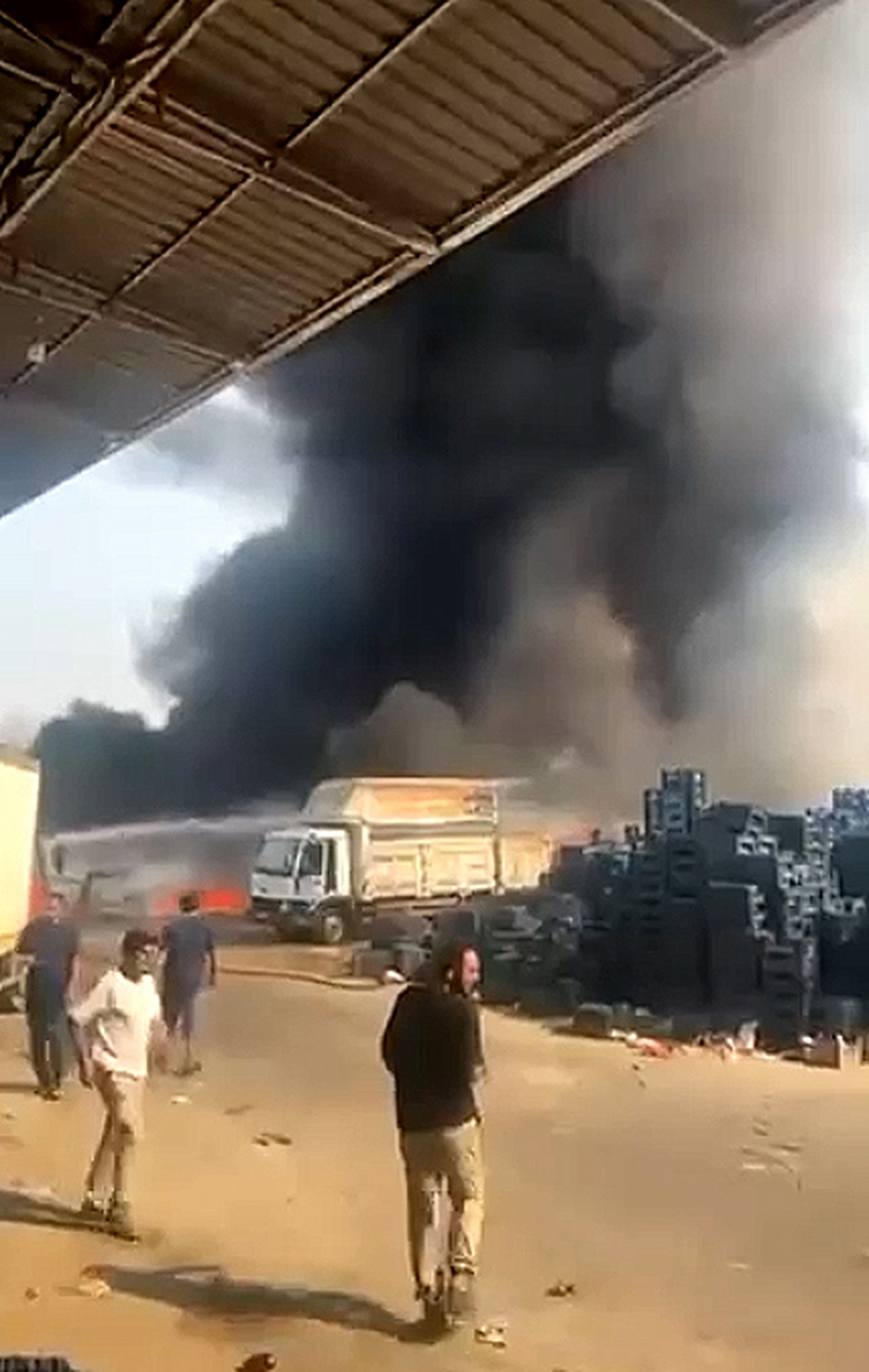 Adana\'da sebze halinde 2 çocuğun sebep olduğu yangın itfaiyeye söndürüldü