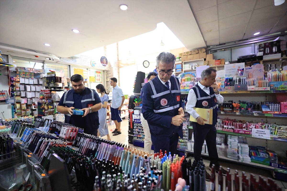 Adana ve Mersin\'de kırtasiye denetimlerinde fahiş fiyat ve etiket uyumu kontrol edildi