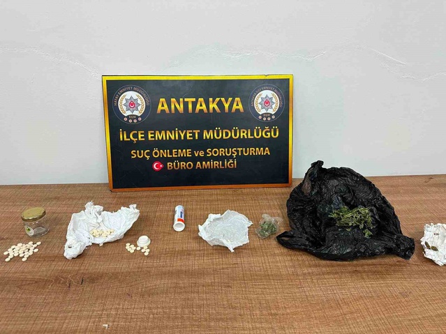 Antakya'da operasyonda 3 şüpheli tutuklandı, 78 hap ele geçirildi