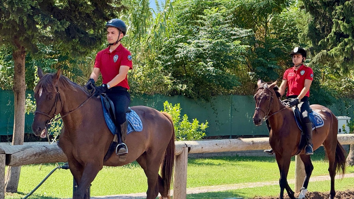 Antalya Konyaaltı'nda atlı polis yerleşkesi vatandaşların sosyal buluşma alanı oldu