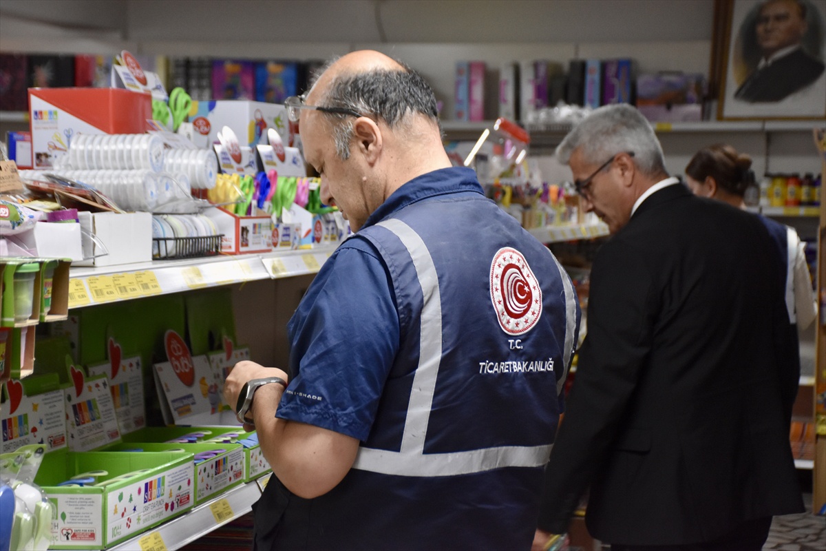 Antalya\'da kırtasiye denetimlerinde 652 firmada 1907 aykırı ürün bulundu