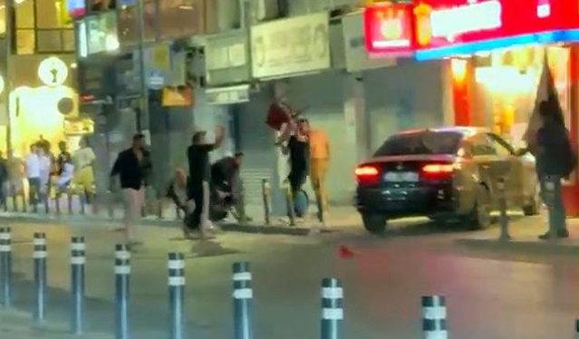 Avcılar'da sandalyeli kavga çevredekilerin araya girmesiyle son buldu