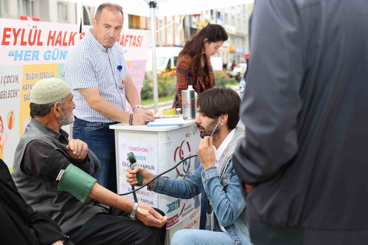 Bayburt\'ta Halk Sağlığı Haftası\'nda vatandaşlara ücretsiz sağlık taraması yapıldı