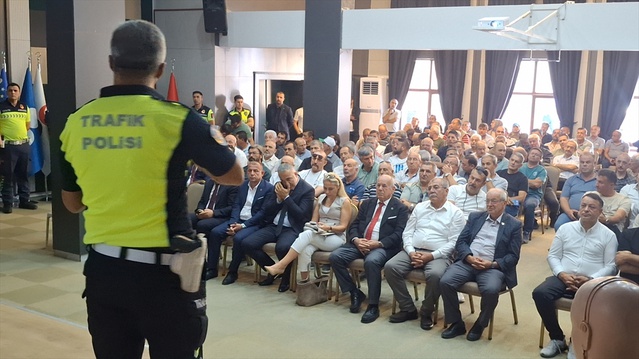 Beypazarı'nda şoförlere ilk yardım ve güvenli sürüş eğitimi verildi, sertifikalar dağıtıldı