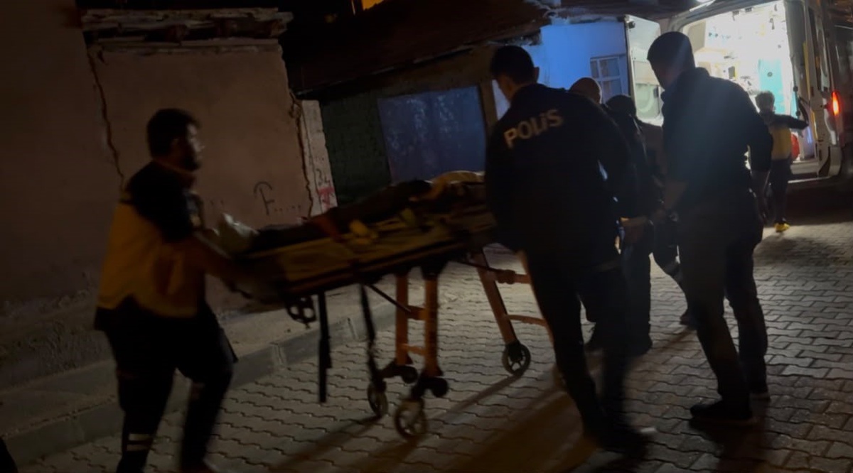 Çorum Sungurlu\'da bıçaklı kavgada bir kişi yaralandı, şüpheli gözaltına alındı