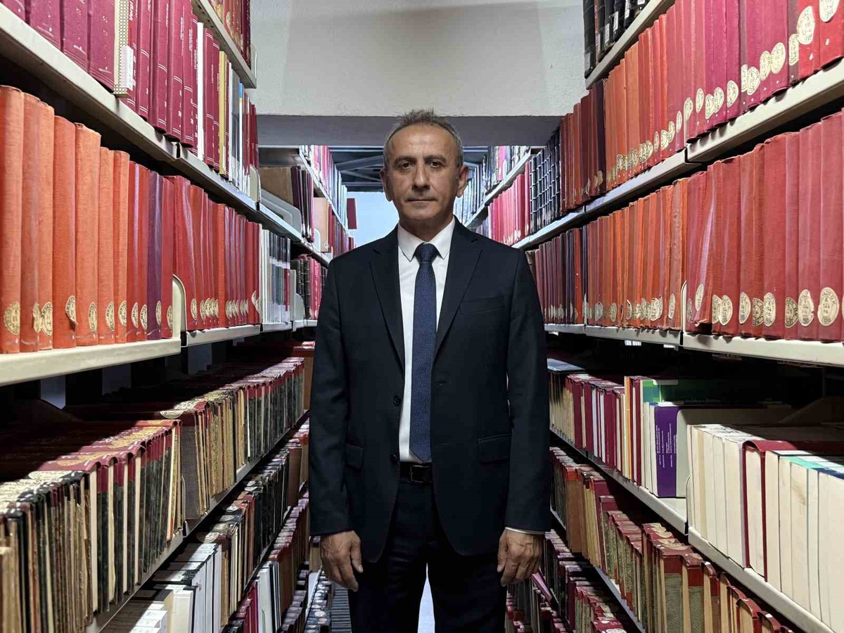 Cumhurbaşkanı Erdoğan’ın "28 Şubat döneminde çöpe atılmıştır" dediği kitapları kurtaran Minder konuştu