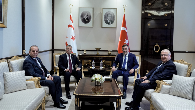 Cumhurbaşkanı Yardımcısı Yılmaz, KKTC Başbakanı Üstel ile Girne açıklarındaki faciayı görüştü
