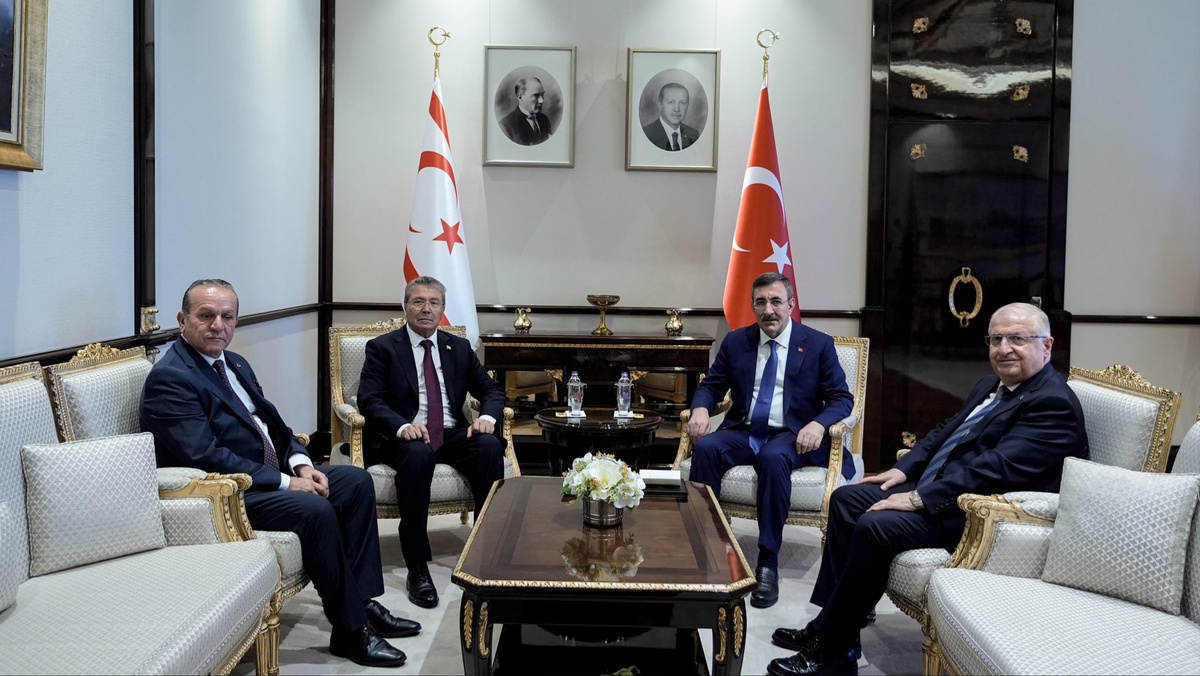 Cevdet Yılmaz, KKTC Başbakanı Üstel ile Girne\'deki deniz faciasını görüştü