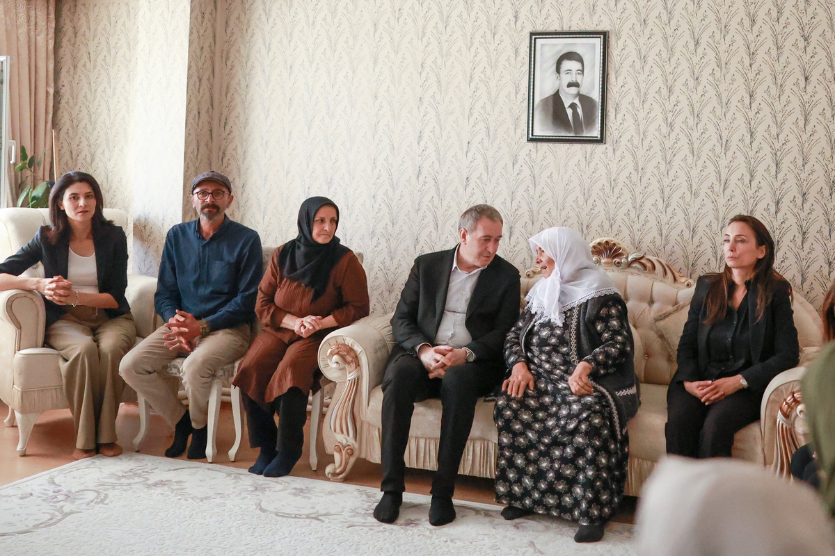 DEM Parti Eş Genel Başkanları, Ağrı\'da Akkuş\'un ailesine taziye ziyareti yaptı