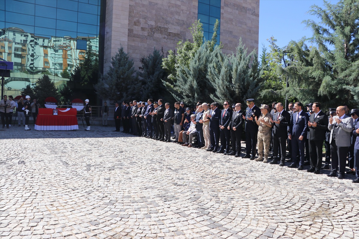Elazığ\'da şehit olan polis memuru Mert Ozan Şindi, törenle İstanbul\'a uğurlandı