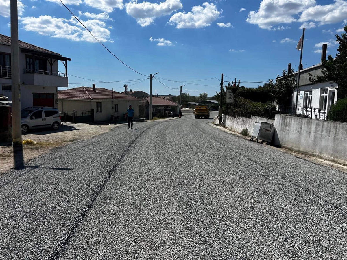 Edirne Özel İdaresi Enez Kocaali köyünde 1,5 km yolu sathi kaplamayla tamamladı