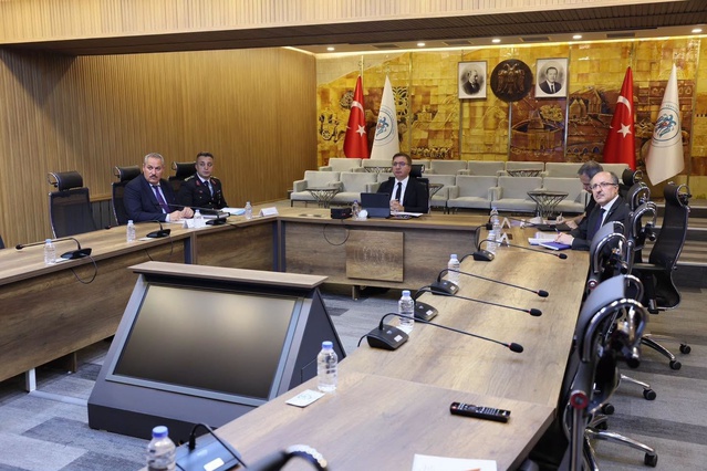 Erzincan Valisi Hamza Aydoğdu, 81 ilin katıldığı Yurt Güvenliği VKS toplantısında yer aldı