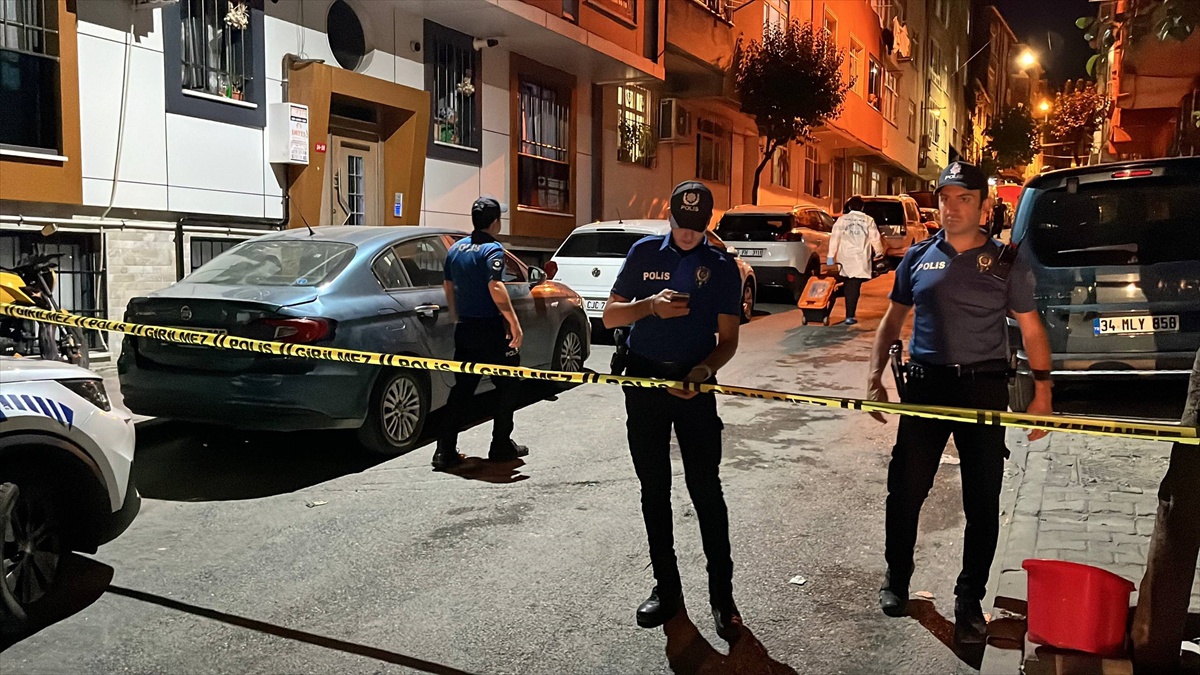 Esenler\'de 3 kişiyi silahla yaralayan şüpheli, kısa sürede polis tarafından yakalandı