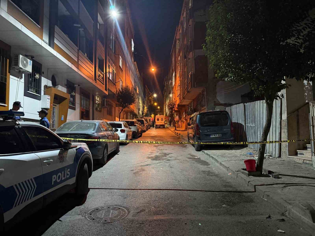 Esenler’de bir evde bulunan kişiler arasında kavgada silahlar konuştu: 3 ağır yaralı