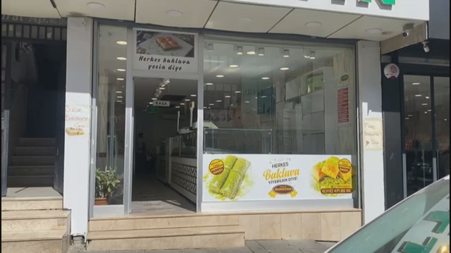 Esenler'de tatlıcıdan sadaka kutusunu çalan şüpheli güvenlik kamerasında